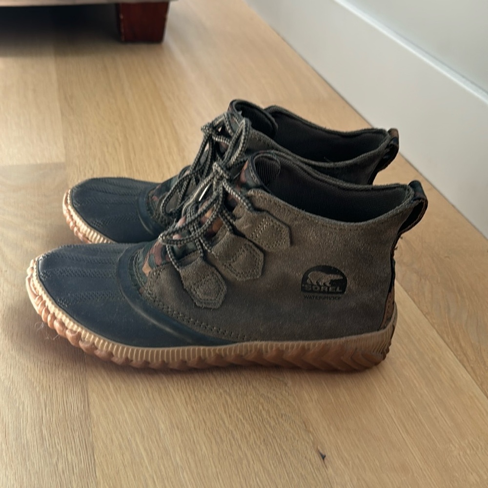 Sorel out n about shoes